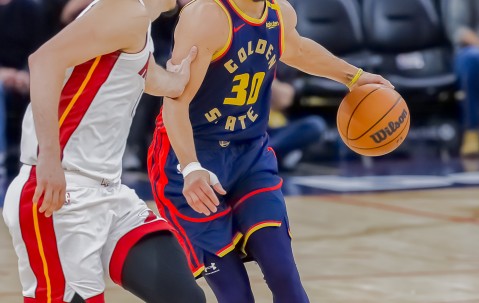 九游娱乐-包含库里连续三场比赛得分超过惊险取胜，瑞士队挑战极限！的词条