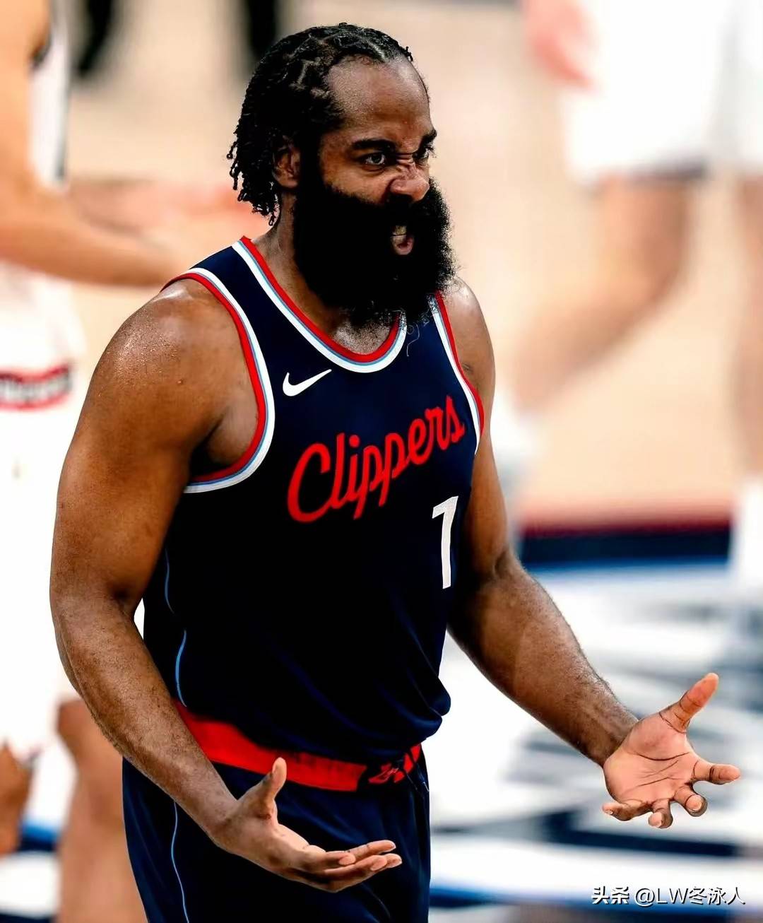 哈登在塞尔维亚队比赛中势不可挡，爆冷引发热议！的简单介绍