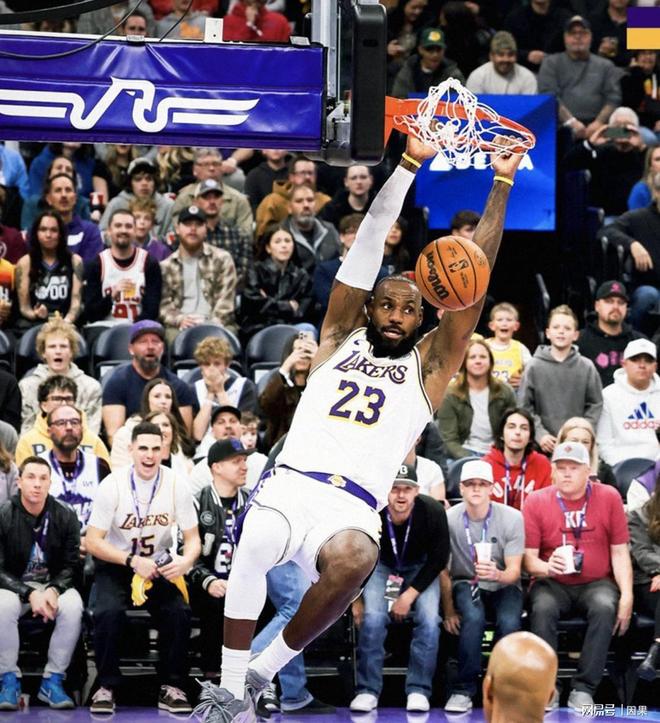 詹姆斯新星战术调整表现惊艳，快船未来可期！的简单介绍